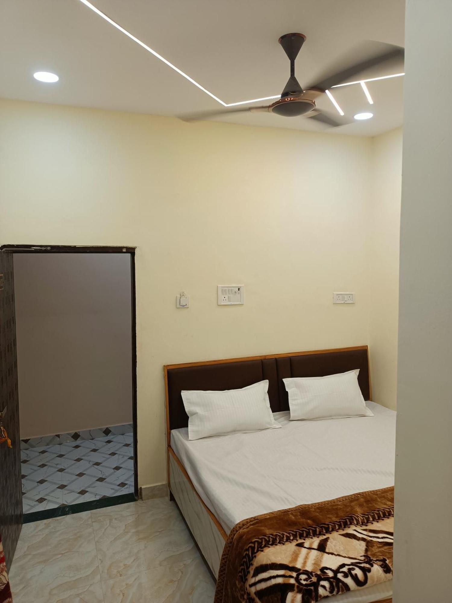 Homestay S *