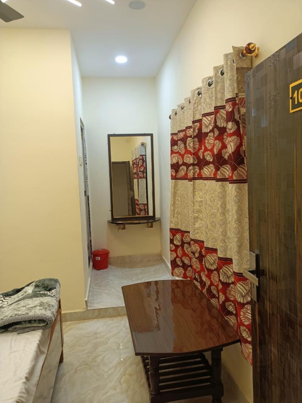S Homestay *