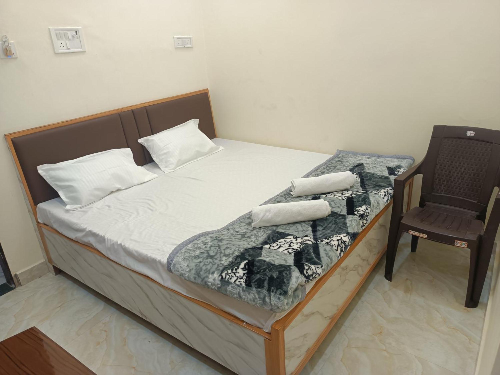 S Homestay *
